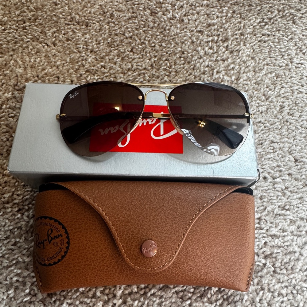 Ray-Ban  Aviator Sunglasses - Picture 7 of 8